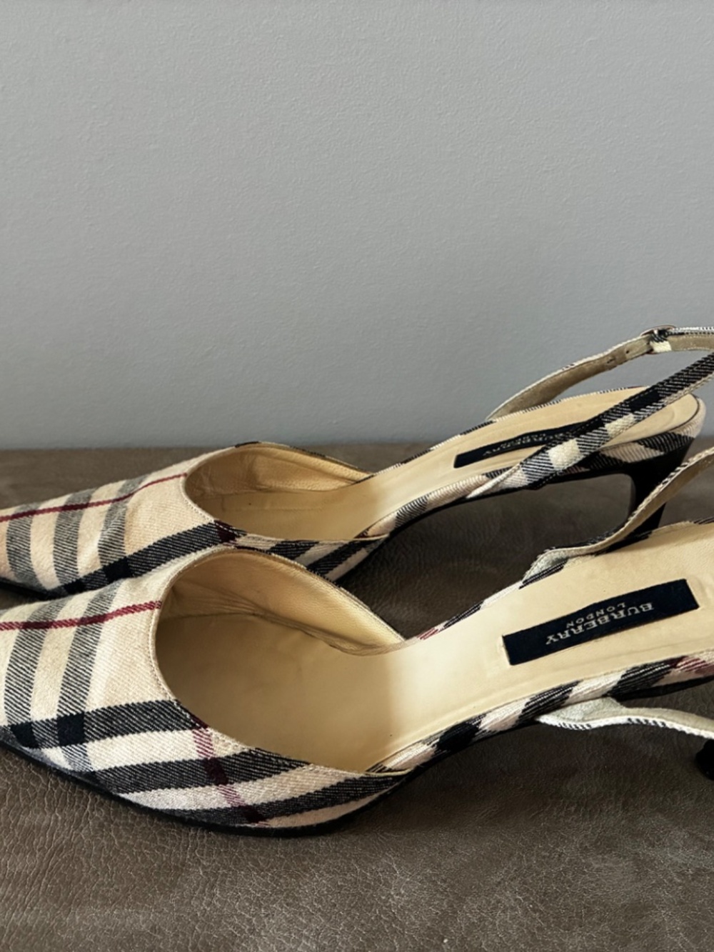 Burberry London Nova sling back kitten heel pumps. - Picture 2 of 14